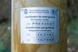 Placa localizador de emergencias en senderos
